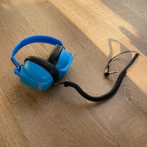 NWOT Generic Ever Ready HS 77 Plug Blue Audio Sound Music Wired Headphones